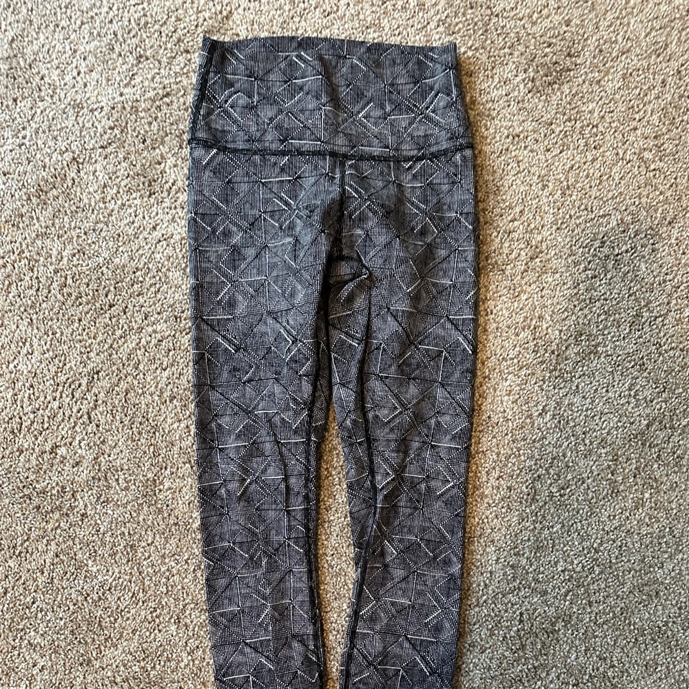 Patterned lululemon 7/8 leggings